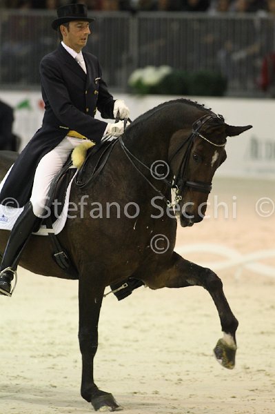 LAUGKS_MEGGLE\'S WELTTALL_MILANO_2011_SS3_9941.jpg